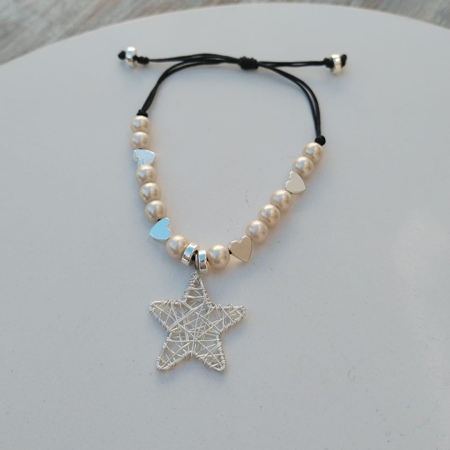 Pulsera de perlas con dije de estrella en plata