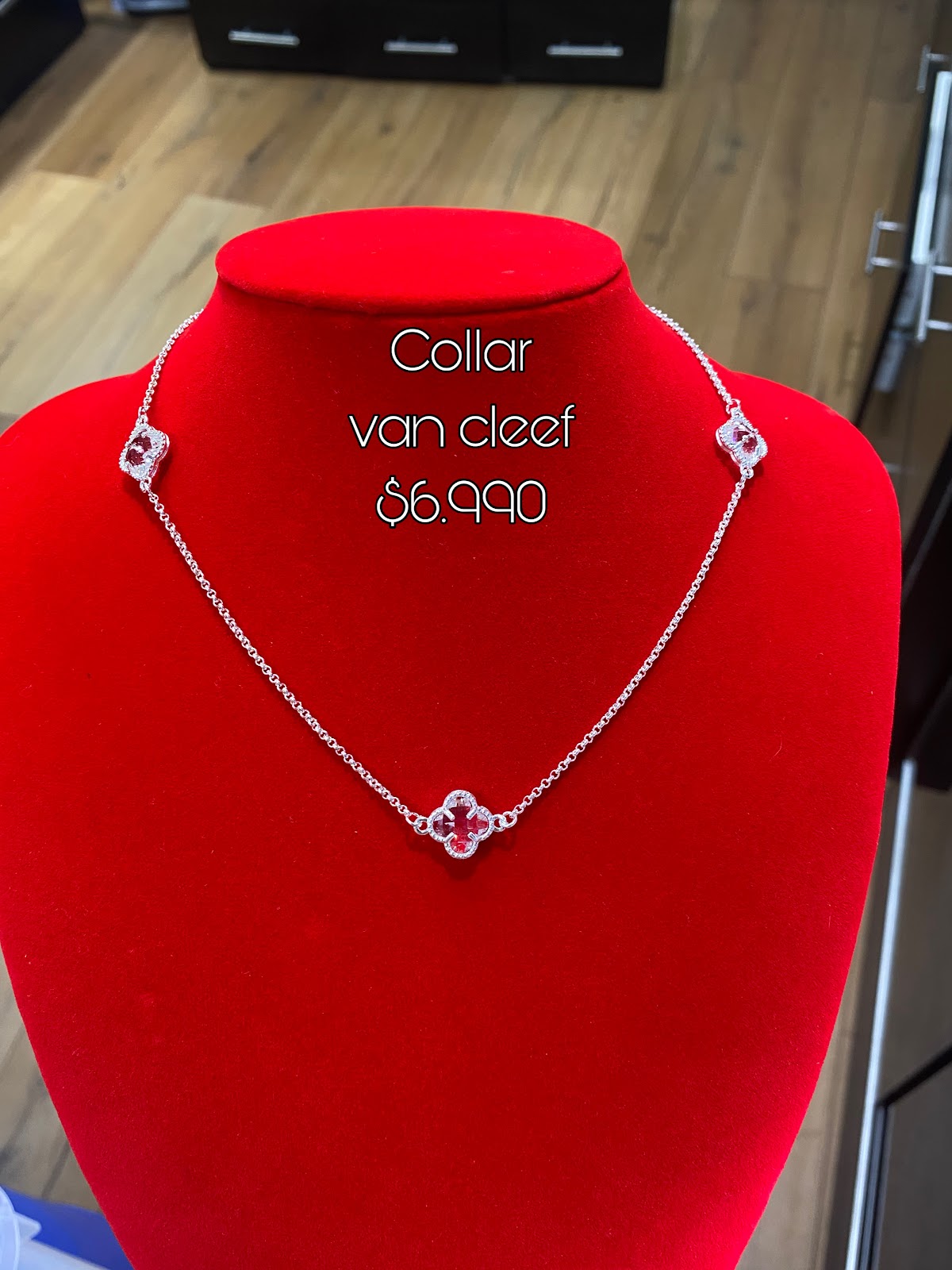 Collar fino con circones estilo van cleef, catálogo Joyas Peter Club
