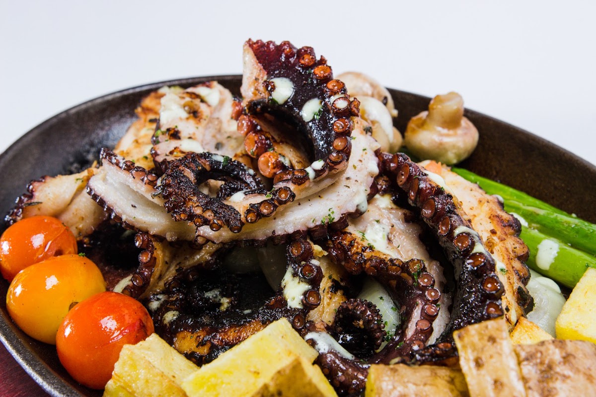 Pulpo a la parrilla con chimichurri