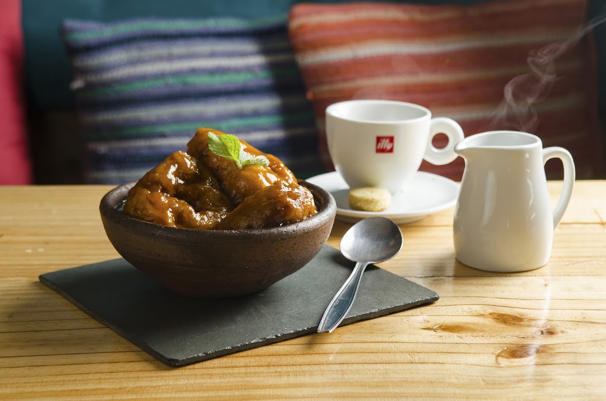 Sopaipillas pasadas con café, plato destacado de El Bosque Cocina&Bar