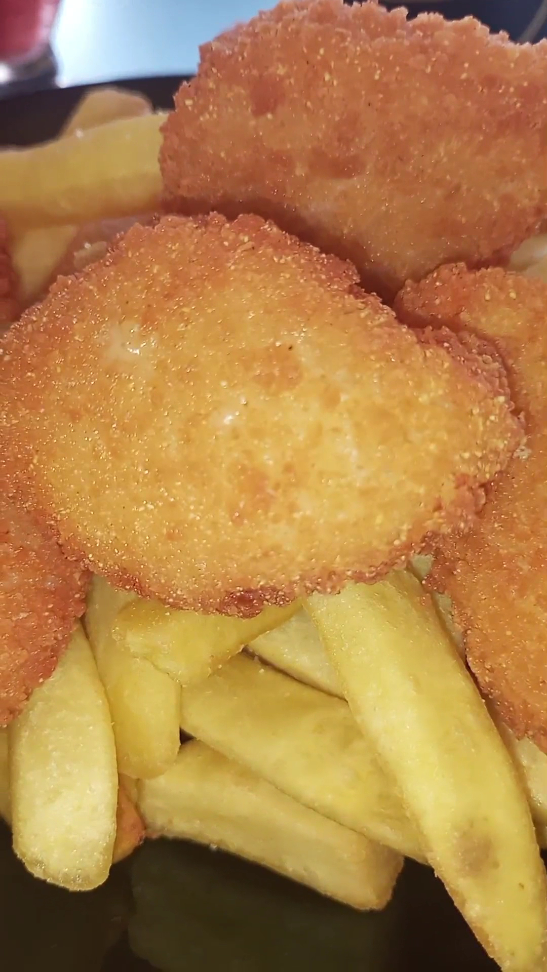 Nuggets y papas fritas, plato destacado de Royal Burger